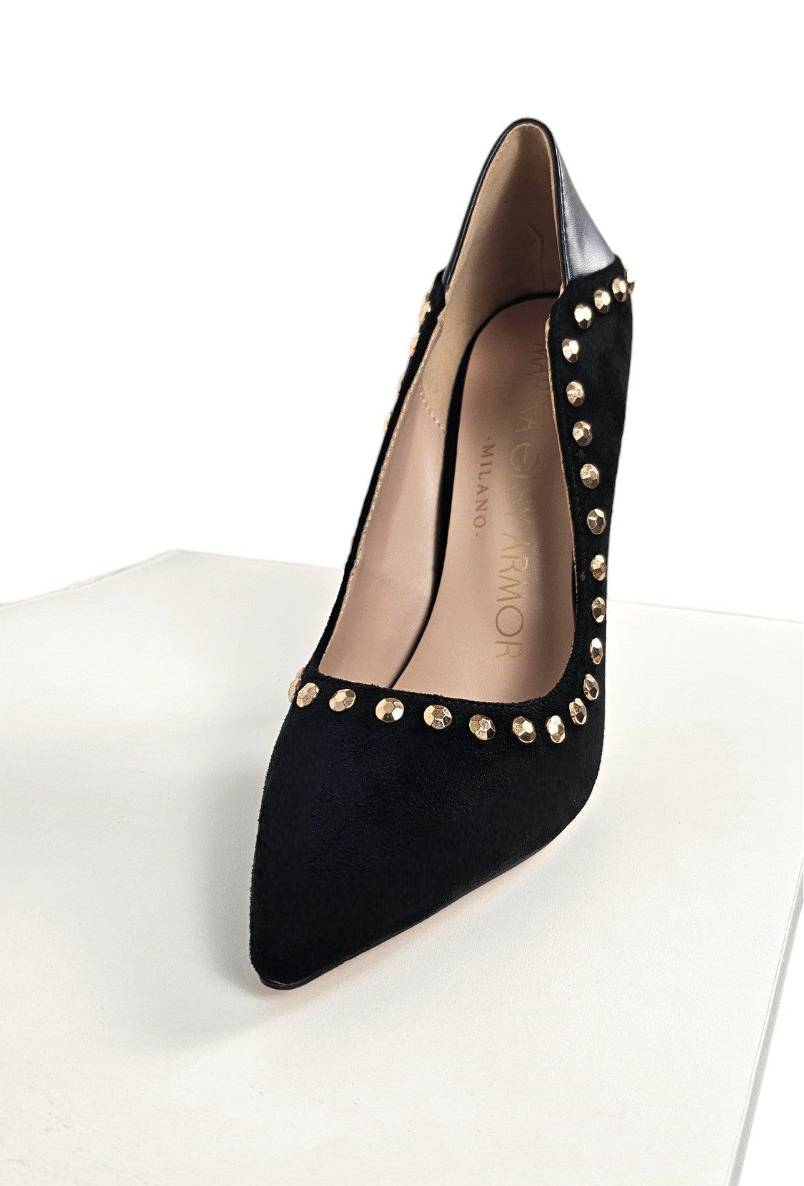 Decollete in camoscio nero con borchie