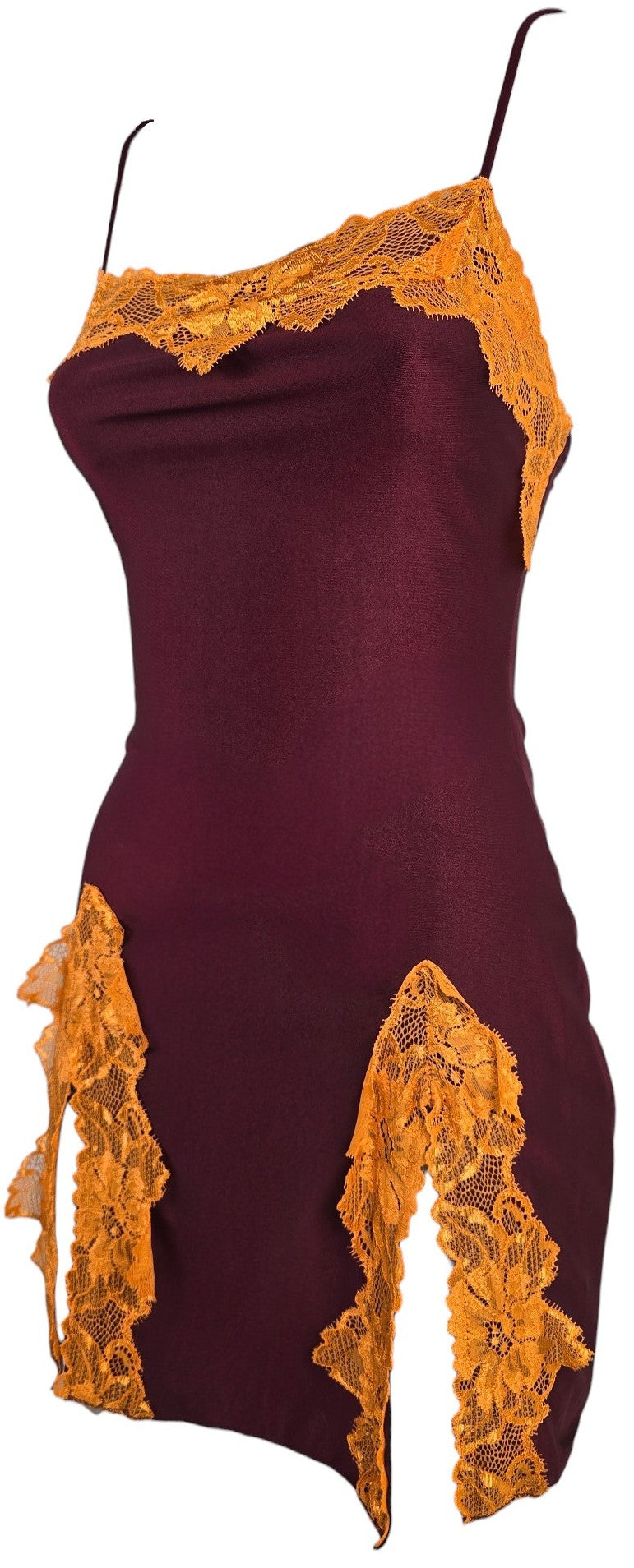 Abito bordeaux con pizzo