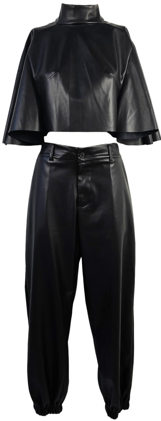Completo in ecopelle nero