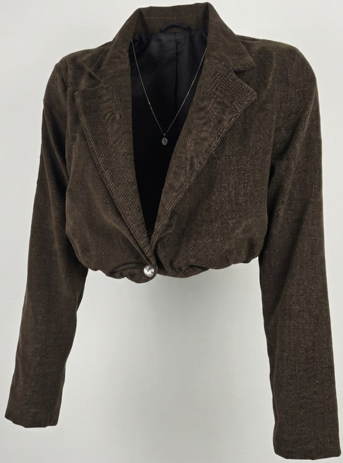 Blazer crop con bottone gioiello