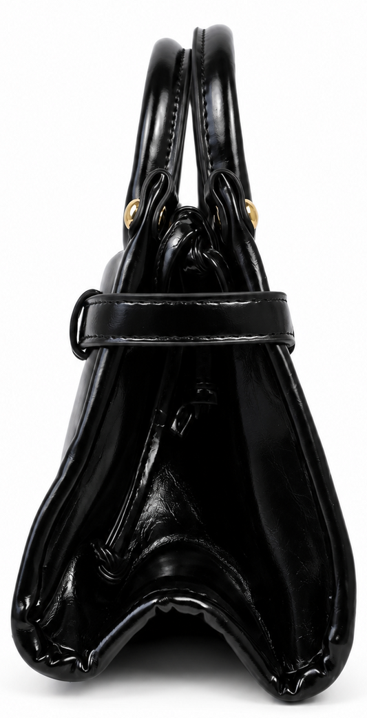 Borsa nera con dettagli oro