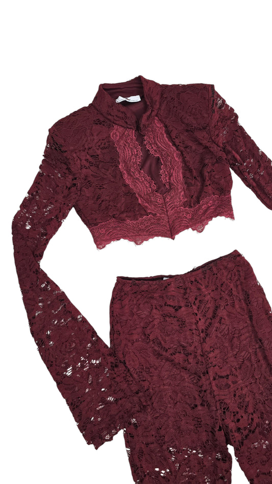 Completo in pizzo bordeaux