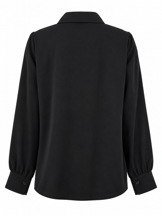 Camicia nera con bottoni gioiello decorativi