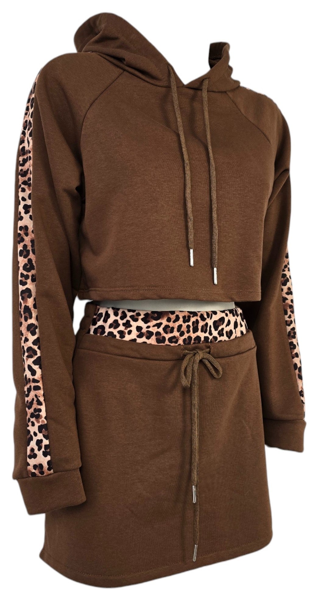 Completo sportivo con gonna animalier