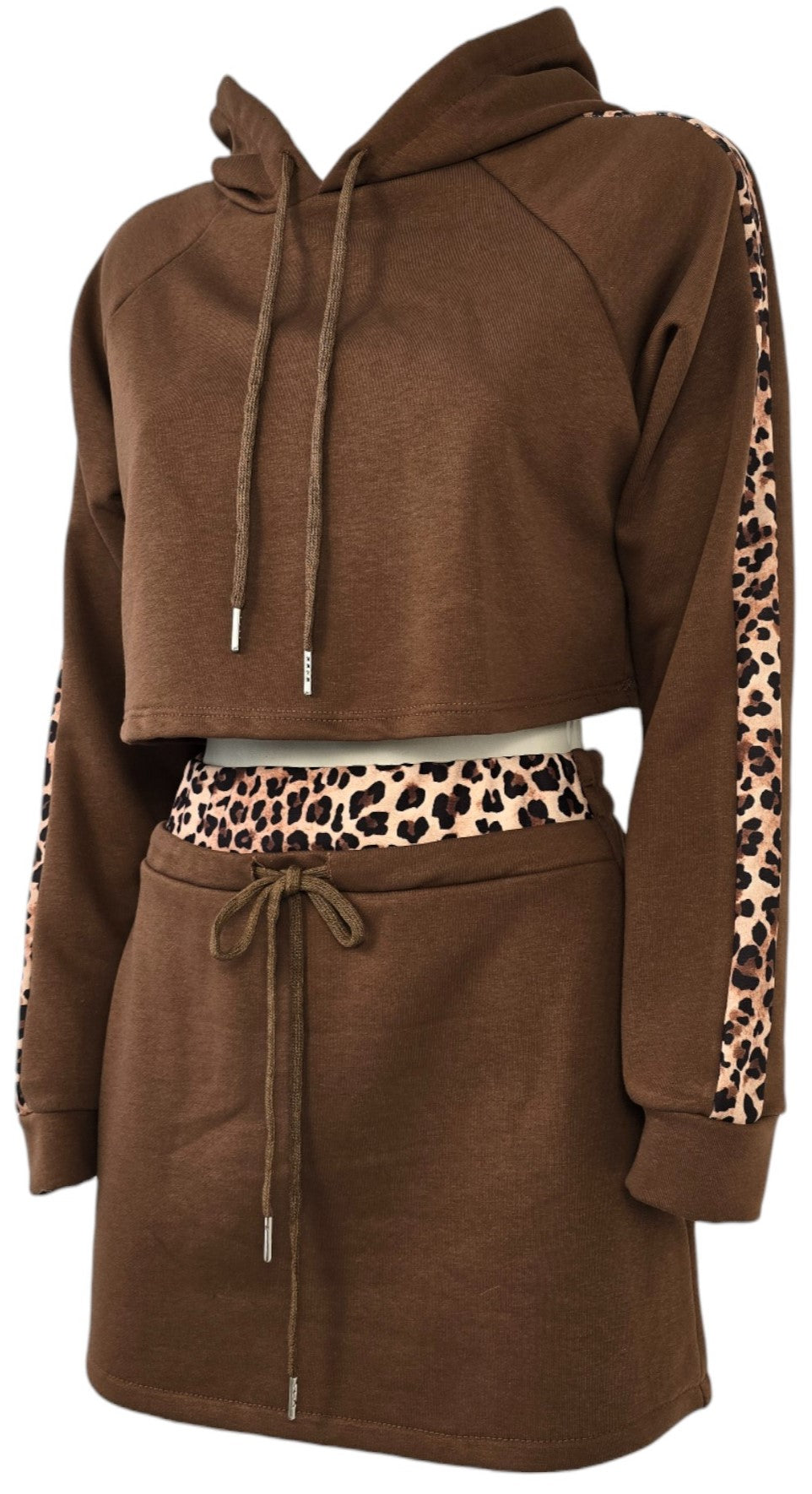 Completo sportivo con gonna animalier