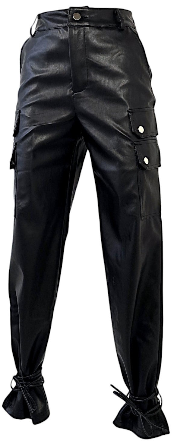 Pantalone in ecopelle con lacci