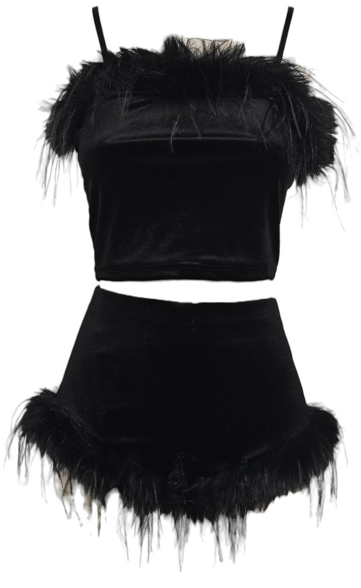 Completo shorts e top con piume