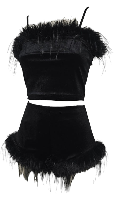 Completo shorts e top con piume