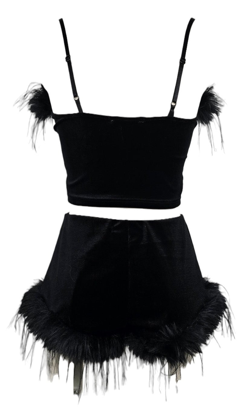 Completo shorts e top con piume