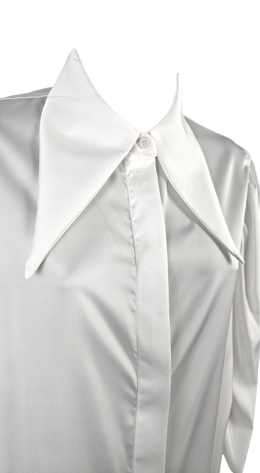 Classic white shirt with pointed collar